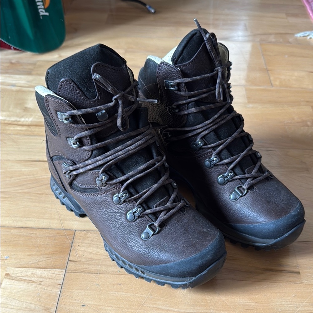 Han Wag Lhasa Lady Brown Hiking Boots • US 8